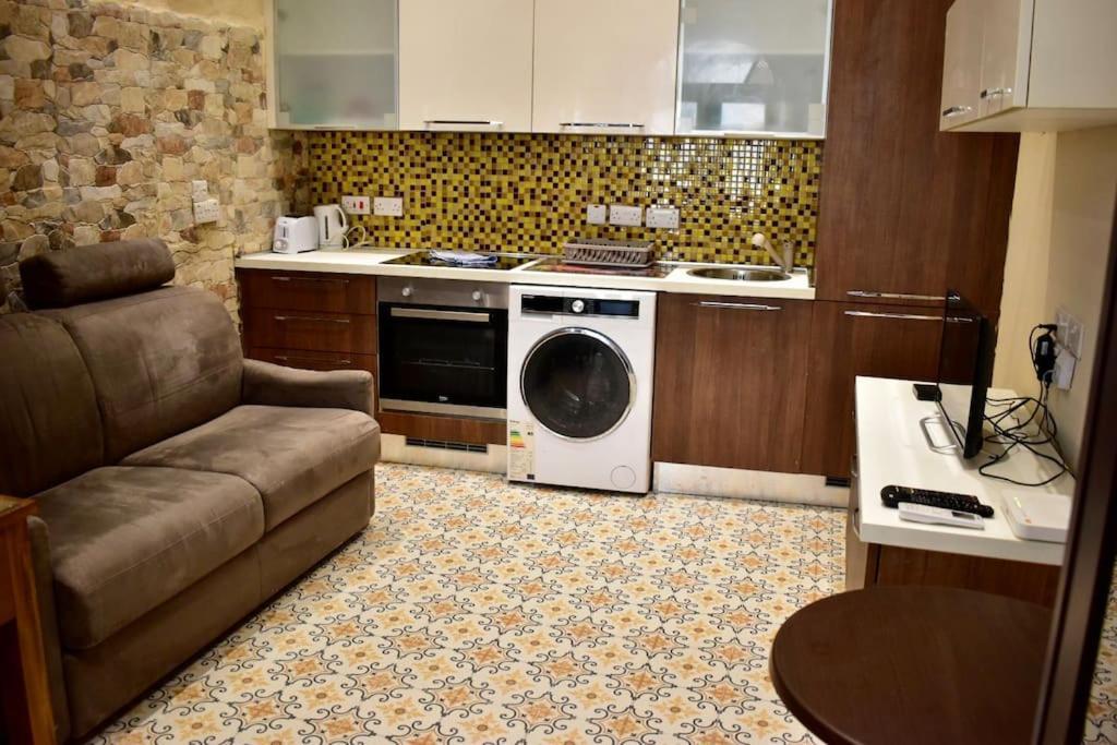 City Centre Pied-A-Terre Near Food Market And Walking Distance To Bus Terminus La Valeta Exterior foto